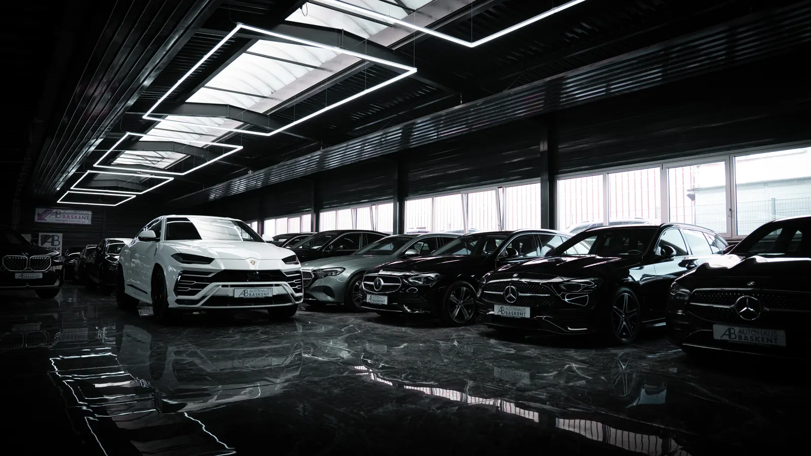 Ausstellungshalle des Autohaus Baskent in Sindelfingen-Darmsheim